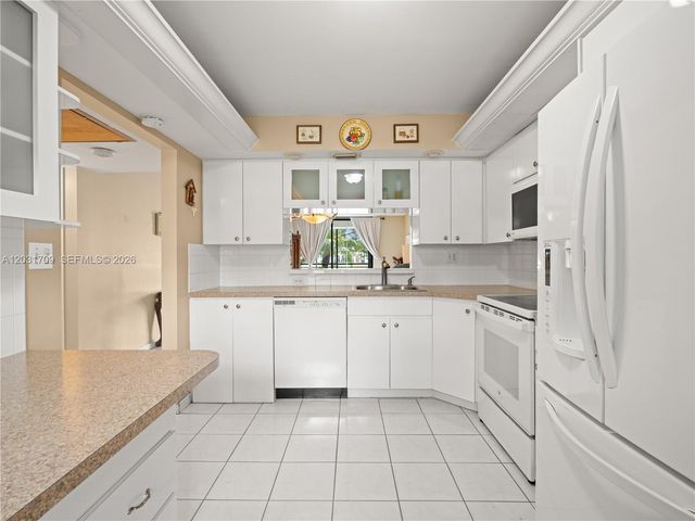 901 Colony Point Circle 112, Pembroke Pines, FL 33026