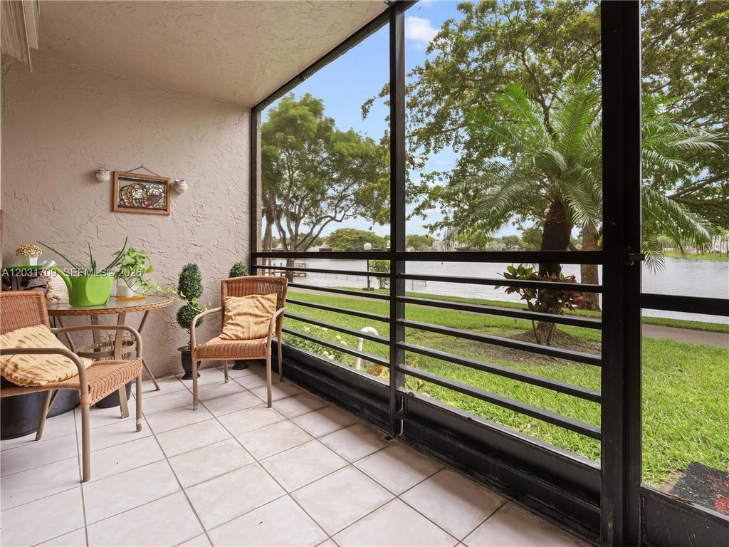 901 Colony Point Circle 112, Pembroke Pines, FL 33026
