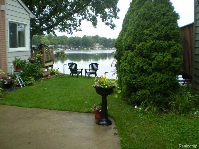 2913 LANSDOWNE Road, Waterford Charter Township, MI 48329