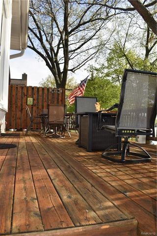 2913 LANSDOWNE Road, Waterford Charter Township, MI 48329