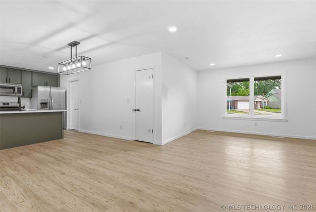 3720 S 110th East Avenue, Tulsa, OK 74146