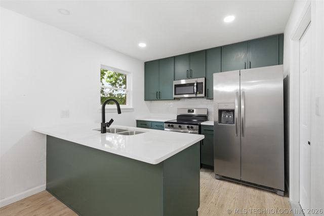 3720 S 110th East Avenue, Tulsa, OK 74146