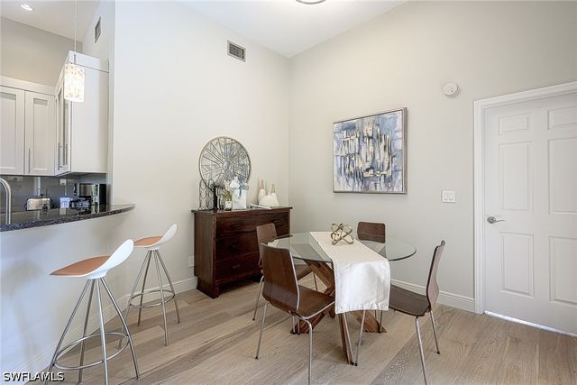 589 Beachwalk CIR P-203, Naples, FL 34108
