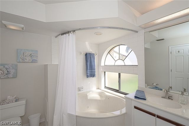 589 Beachwalk CIR P-203, Naples, FL 34108