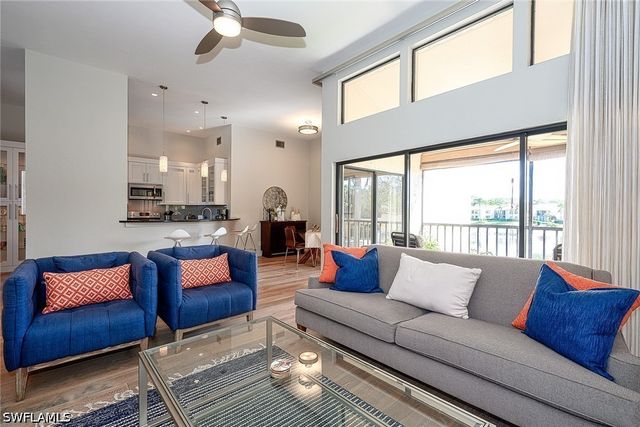589 Beachwalk CIR P-203, Naples, FL 34108