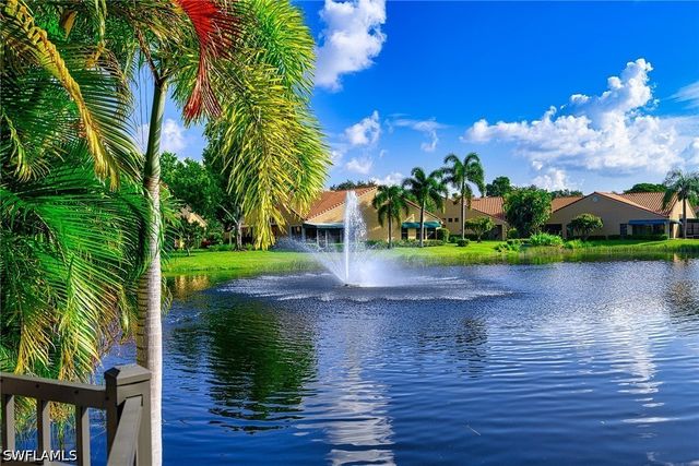 589 Beachwalk CIR P-203, Naples, FL 34108