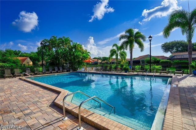 589 Beachwalk CIR P-203, Naples, FL 34108