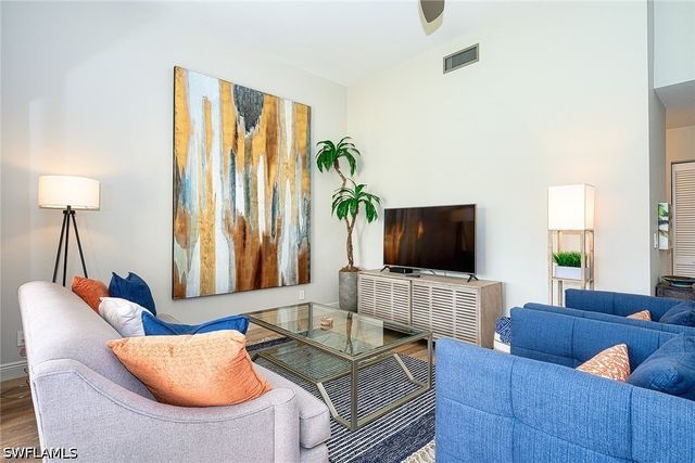 589 Beachwalk CIR P-203, Naples, FL 34108