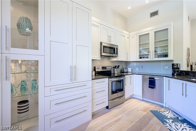 589 Beachwalk CIR P-203, Naples, FL 34108