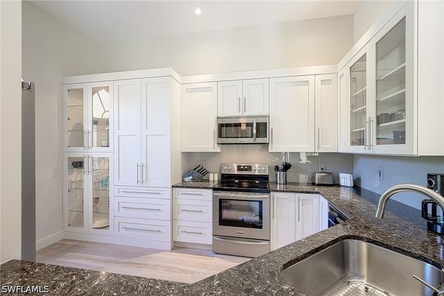 589 Beachwalk CIR P-203, Naples, FL 34108