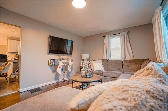 27 Winifred Avenue, Warwick, RI 02889