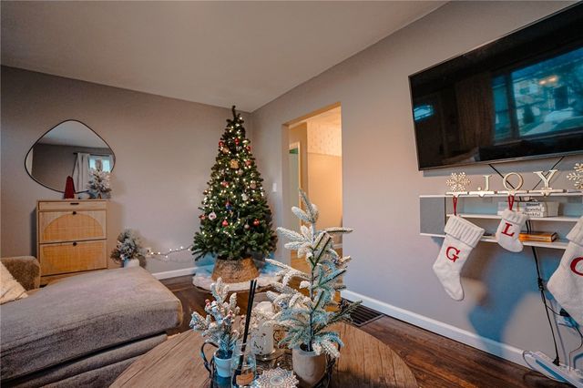 27 Winifred Avenue, Warwick, RI 02889