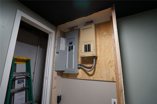 27 Winifred Avenue, Warwick, RI 02889