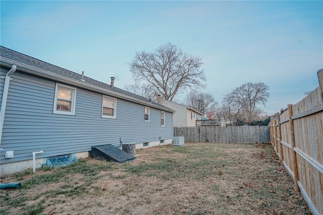 27 Winifred Avenue, Warwick, RI 02889