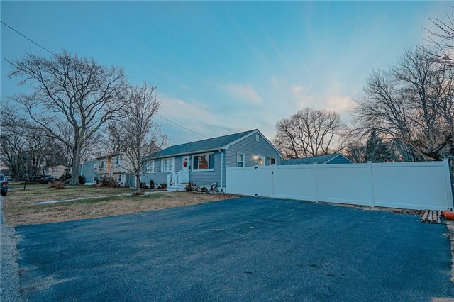 27 Winifred Avenue, Warwick, RI 02889