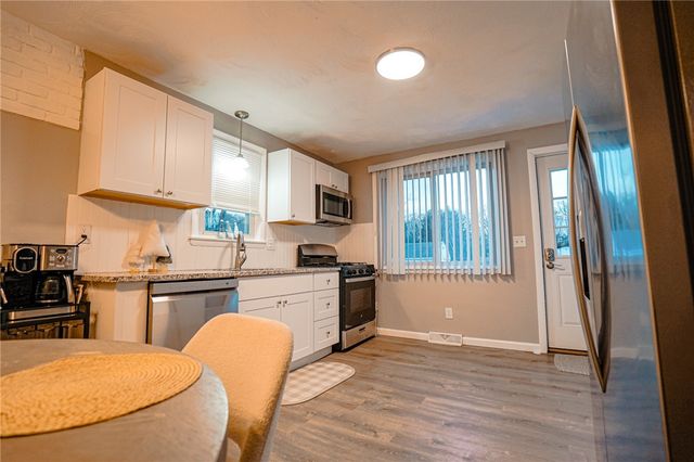 27 Winifred Avenue, Warwick, RI 02889