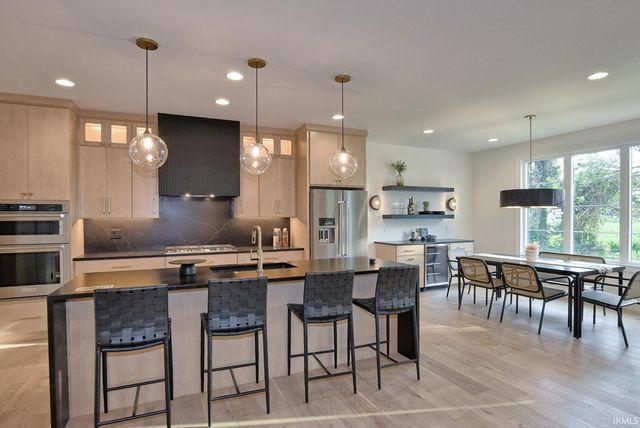 2874 Lake Drive, Newburgh, IN 47630