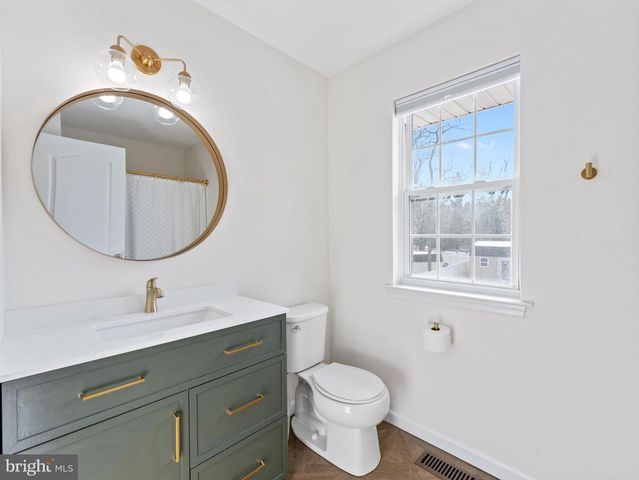 5 LAKE WORTH DR, Berlin, NJ 08009