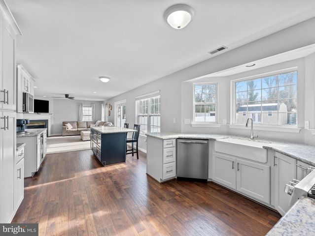 5 LAKE WORTH DR, Berlin, NJ 08009