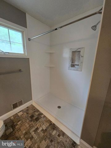 5280 VERMONT DR, Easton, PA 18045