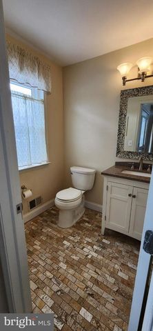 5280 VERMONT DR, Easton, PA 18045
