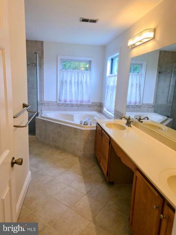 5280 VERMONT DR, Easton, PA 18045