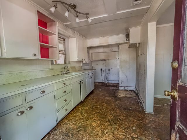 207 Cleveland Avenue, Weatherford, TX 76086