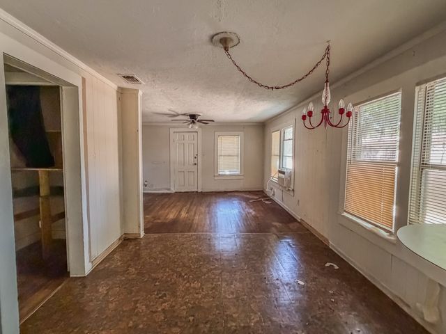 207 Cleveland Avenue, Weatherford, TX 76086