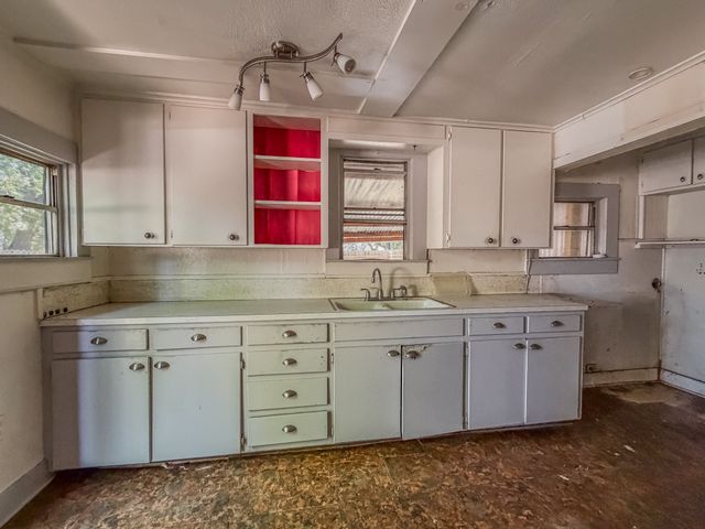 207 Cleveland Avenue, Weatherford, TX 76086