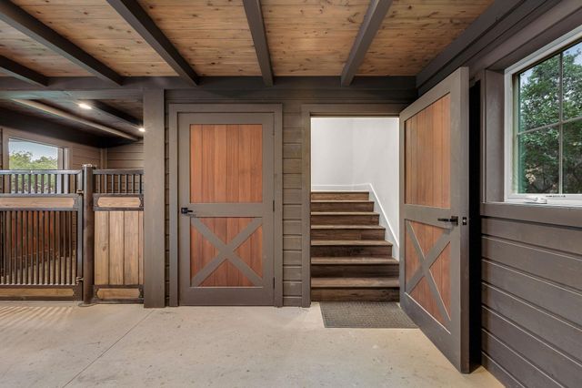 812 Jennings Branch RD, Georgetown, TX 78633