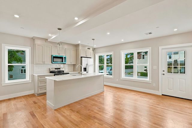 4 Mayhew St B, Framingham, MA 01702