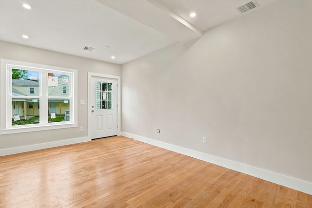 4 Mayhew St B, Framingham, MA 01702
