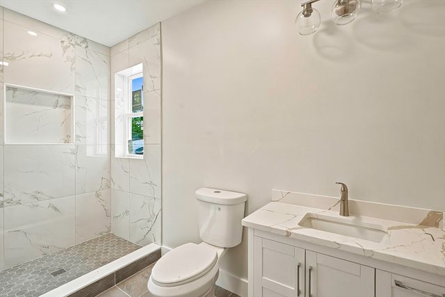 4 Mayhew St B, Framingham, MA 01702