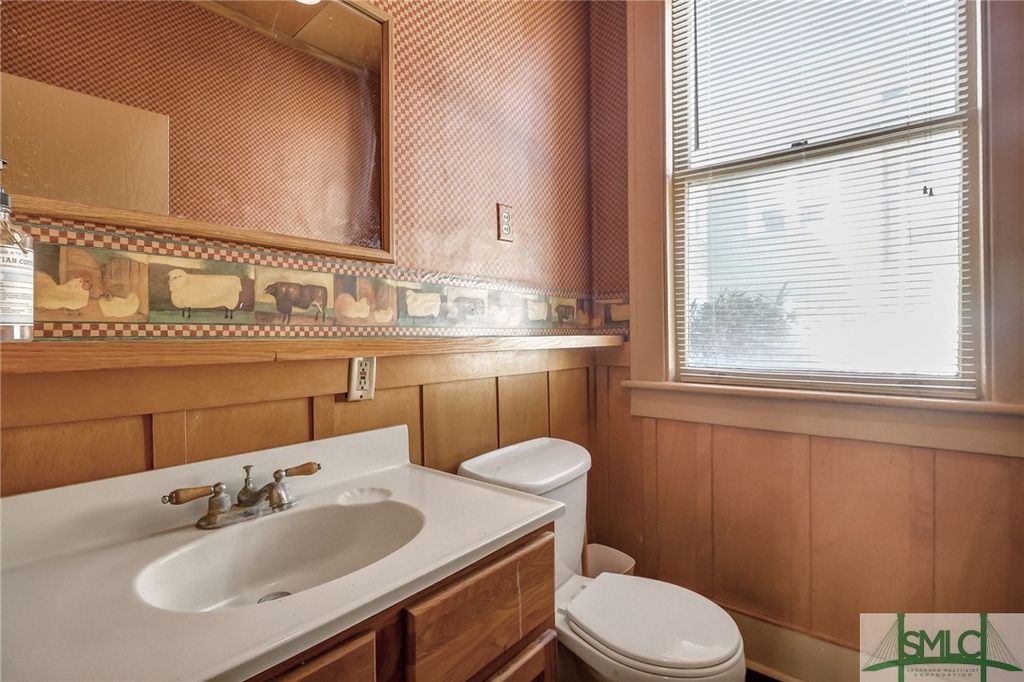 Image 18 of property listing at 210 E 48th Street, Savannah, GA 31405
