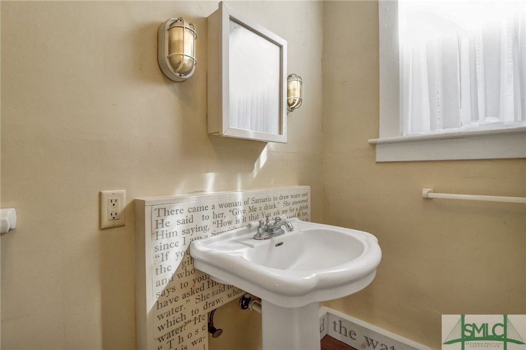 Image 27 of property listing at 210 E 48th Street, Savannah, GA 31405