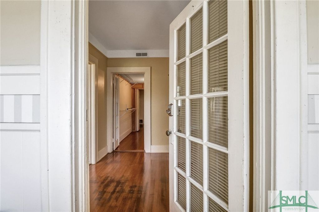 Image 4 of property listing at 210 E 48th Street, Savannah, GA 31405