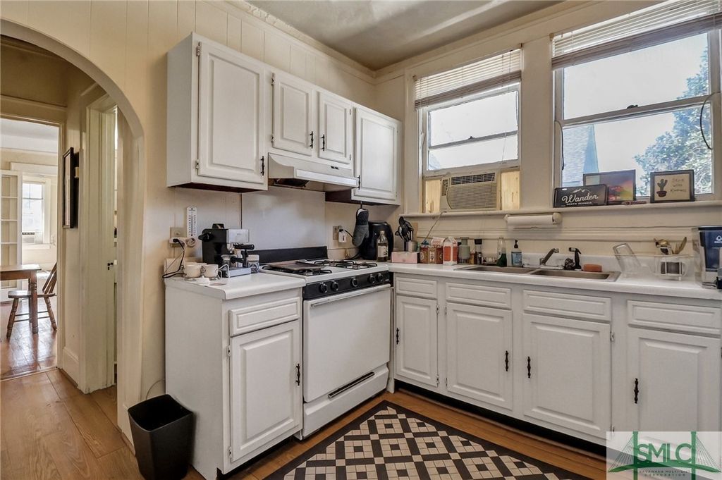 Image 41 of property listing at 210 E 48th Street, Savannah, GA 31405