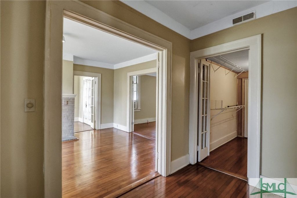 Image 6 of property listing at 210 E 48th Street, Savannah, GA 31405