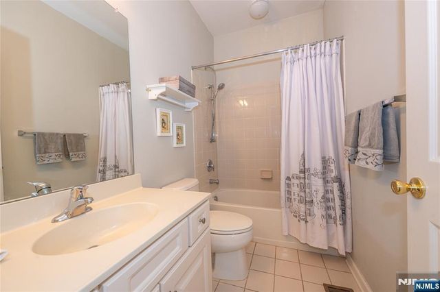 1 Ashley Court 701, Hawthorne, NJ 07506