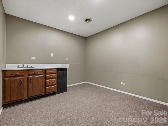5 Doctors Park H2, Asheville, NC 28801