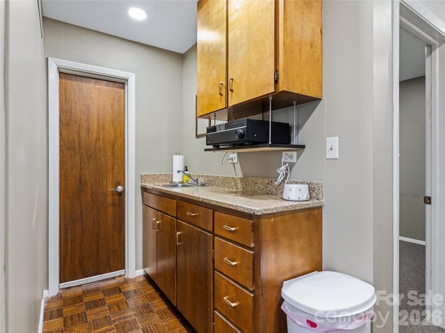 5 Doctors Park H2, Asheville, NC 28801