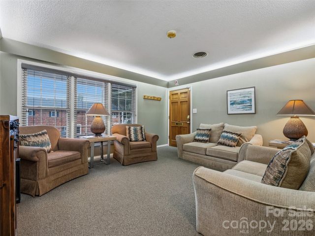 5 Doctors Park H2, Asheville, NC 28801