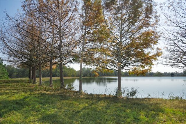 5867 Stone Creek Drive, Bryan, TX 77808