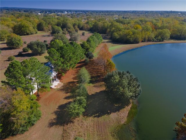 5867 Stone Creek Drive, Bryan, TX 77808