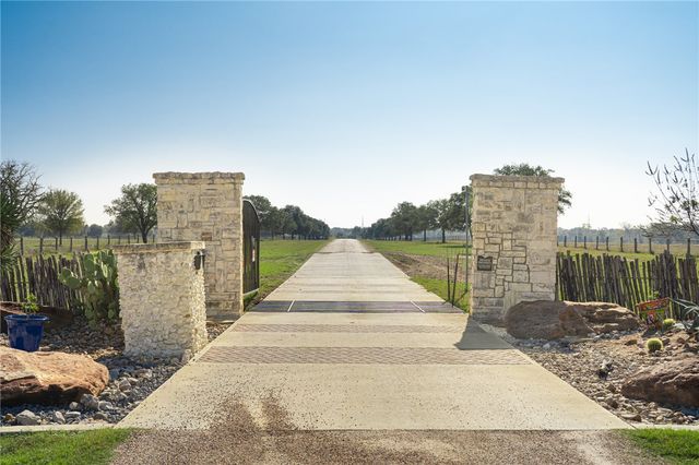 5867 Stone Creek Drive, Bryan, TX 77808