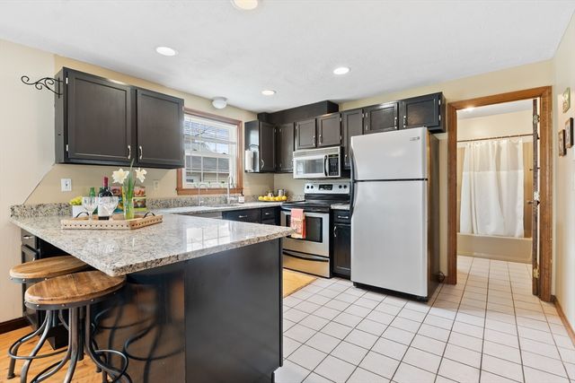 34 Maple Rd, Westford, MA 01886