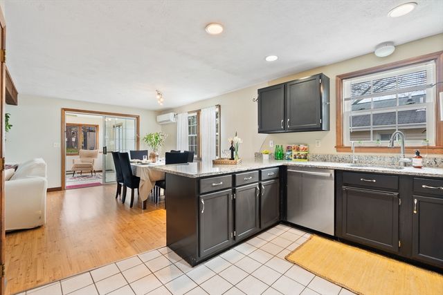 34 Maple Rd, Westford, MA 01886