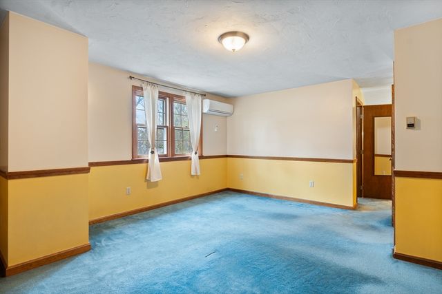 34 Maple Rd, Westford, MA 01886