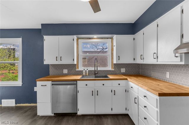 401 E Wilson Avenue, Girard, OH 44420