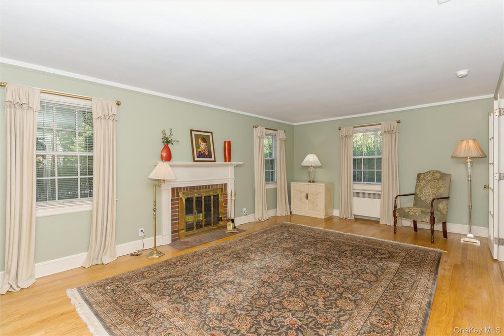 8 Orchid Street, Floral Park, NY 11001 — photo 2
